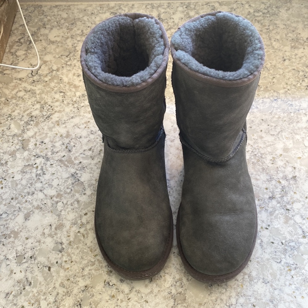 Grey ugg boots - Picture 5 of 11